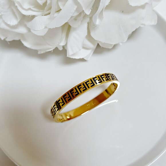 NEW! 18K PLATED Stainless LETTER BANGLE BRACELET - Picture 4 of 4